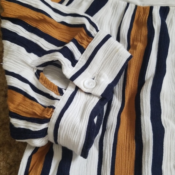 Off the shoulder shirt - Picture 3 of 5